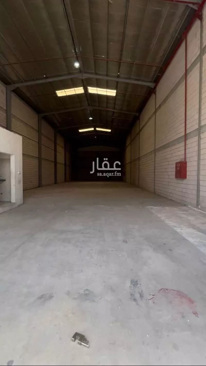 مستودع - حي العزيزية